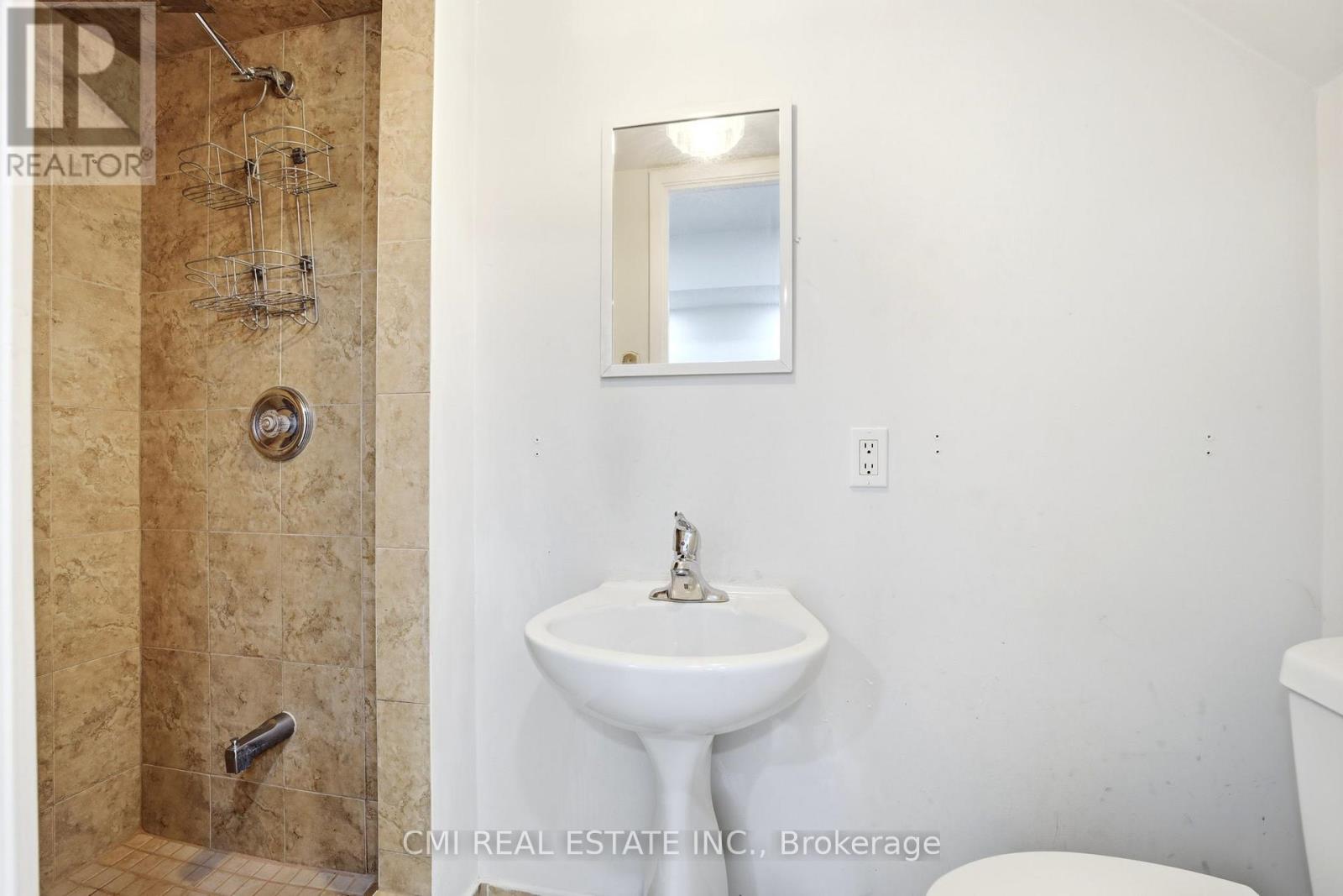 #116 1538 LANCASTER DRIVE - 35