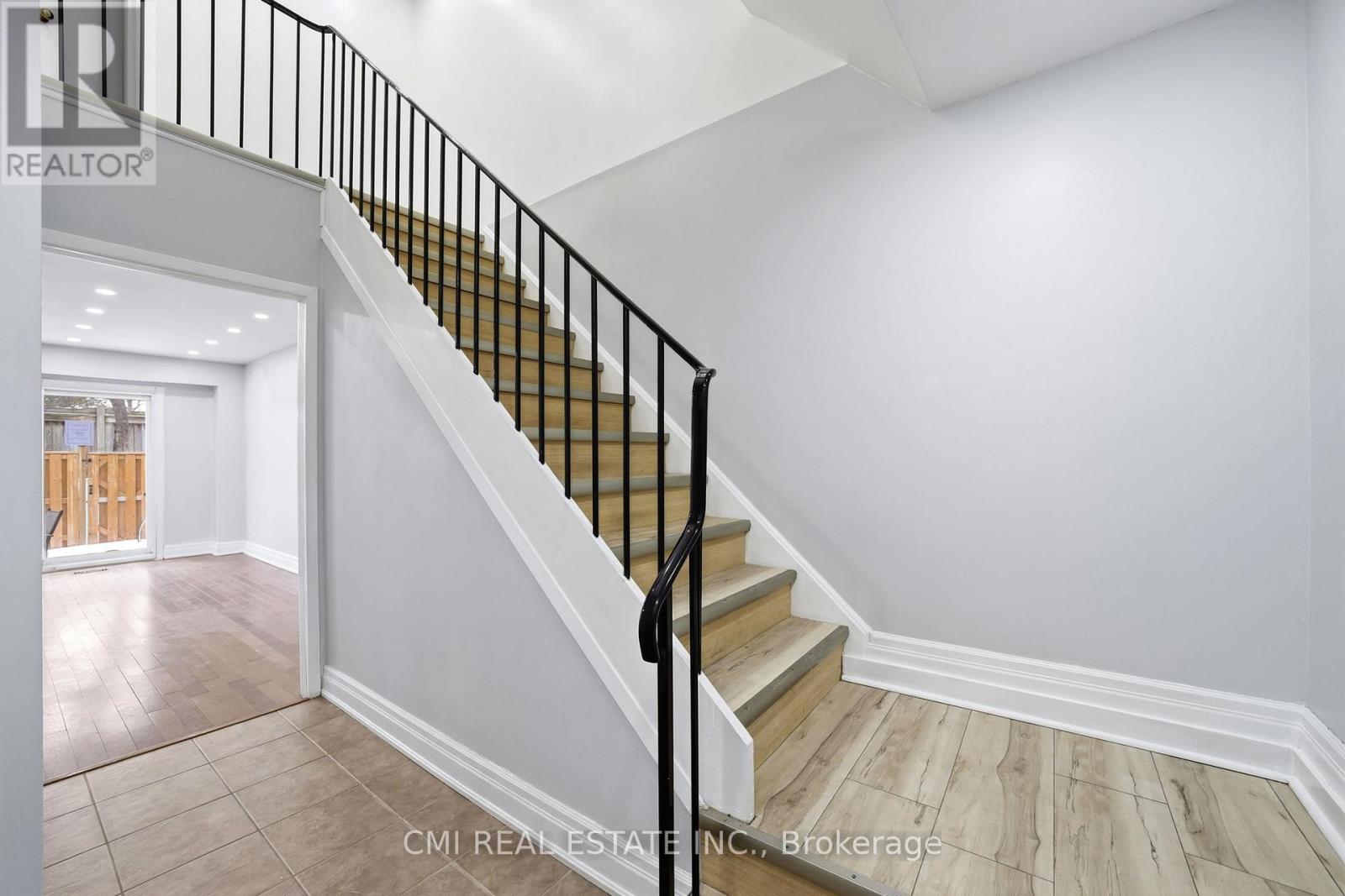 #116 1538 LANCASTER DRIVE - 6