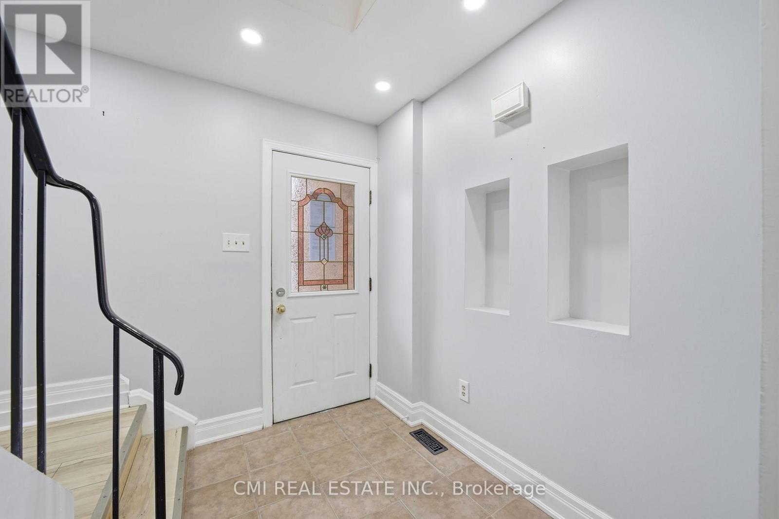#116 1538 LANCASTER DRIVE - 7