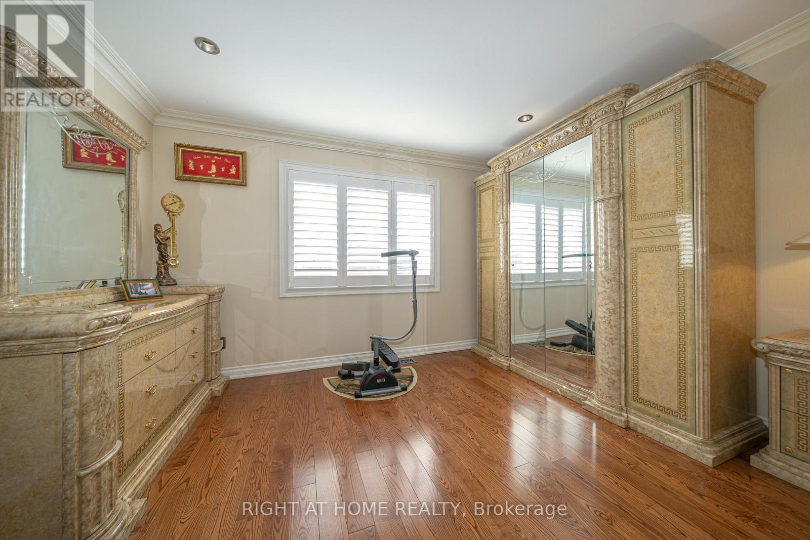 47 DAVOS ROAD - 23