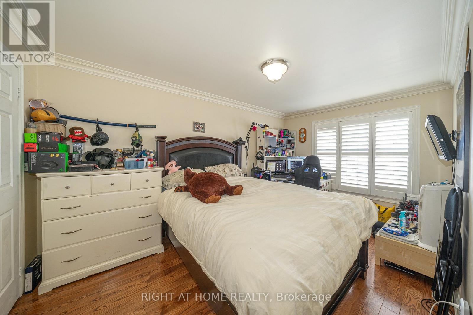 47 DAVOS ROAD - 30
