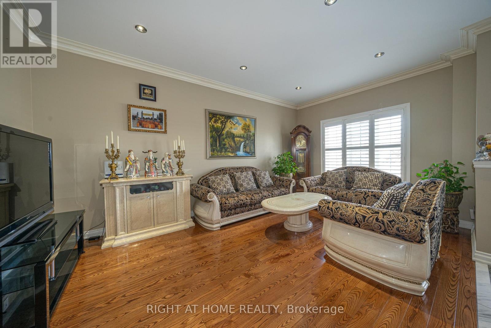 47 DAVOS ROAD - 7