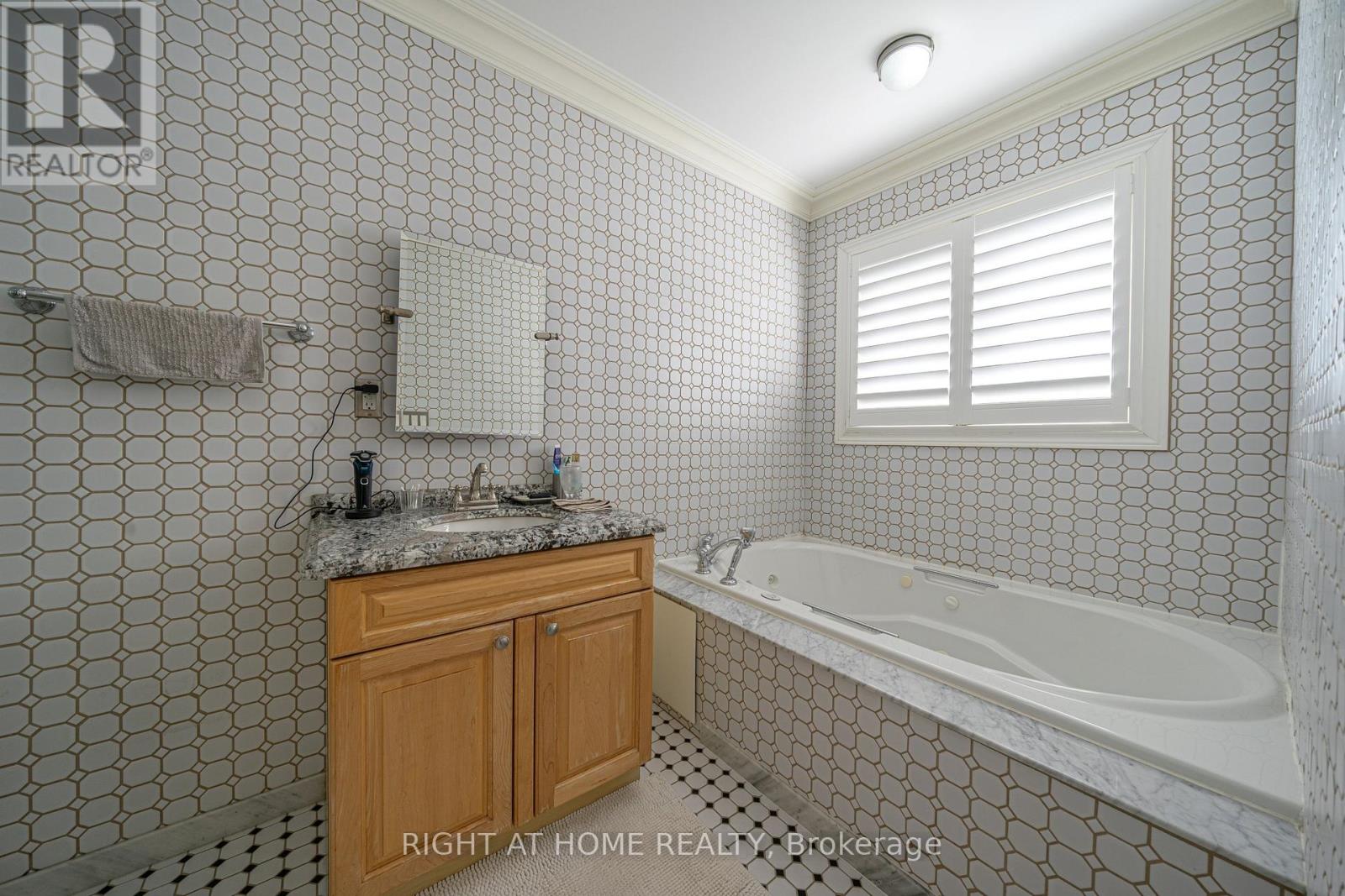 47 DAVOS ROAD - 25