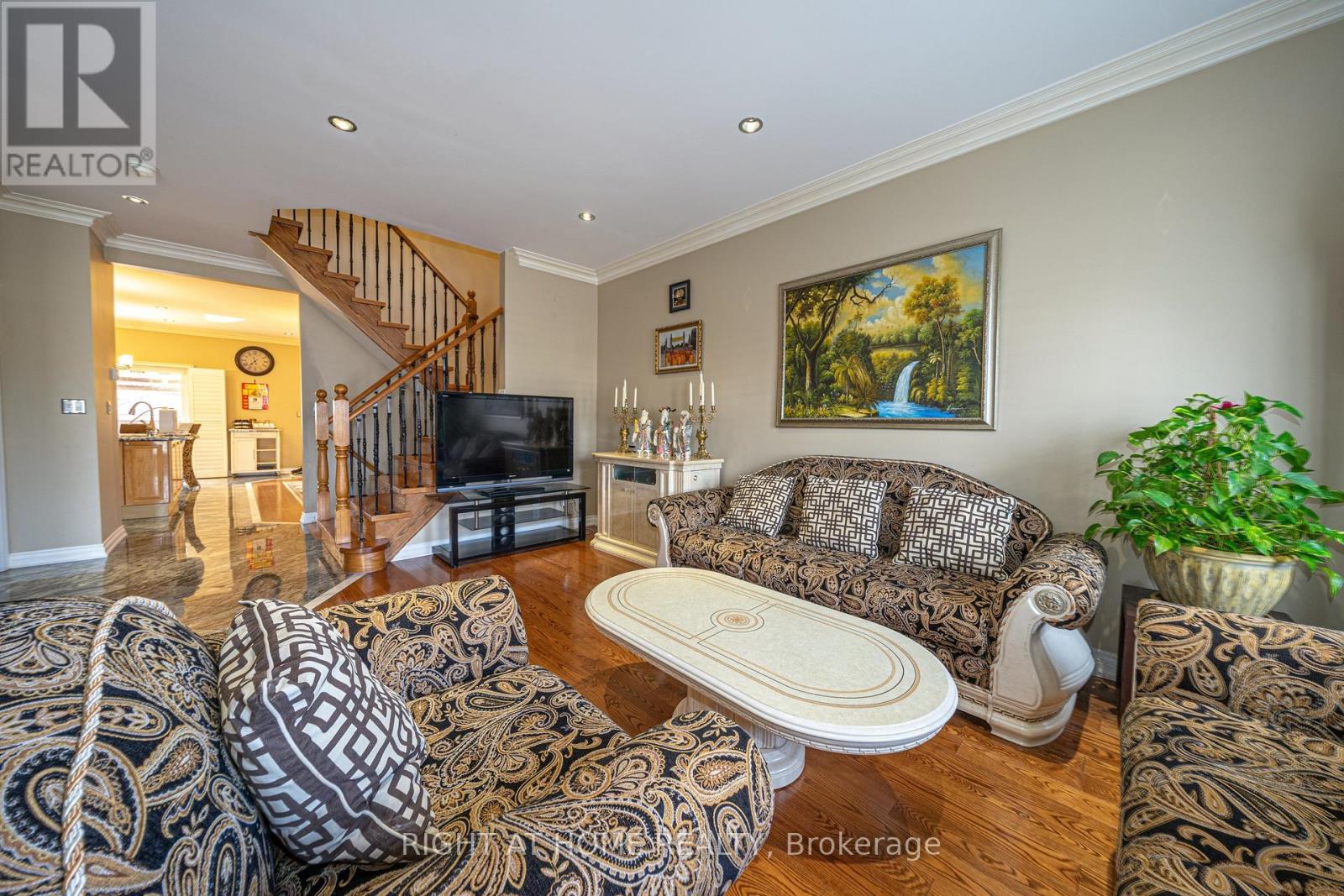 47 DAVOS ROAD - 9