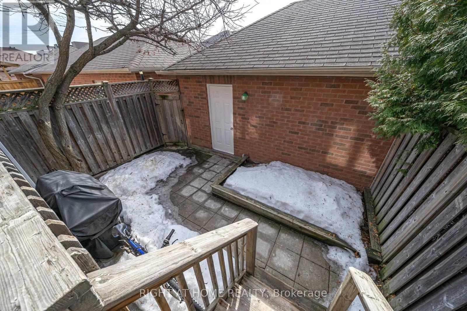 47 DAVOS ROAD - 41