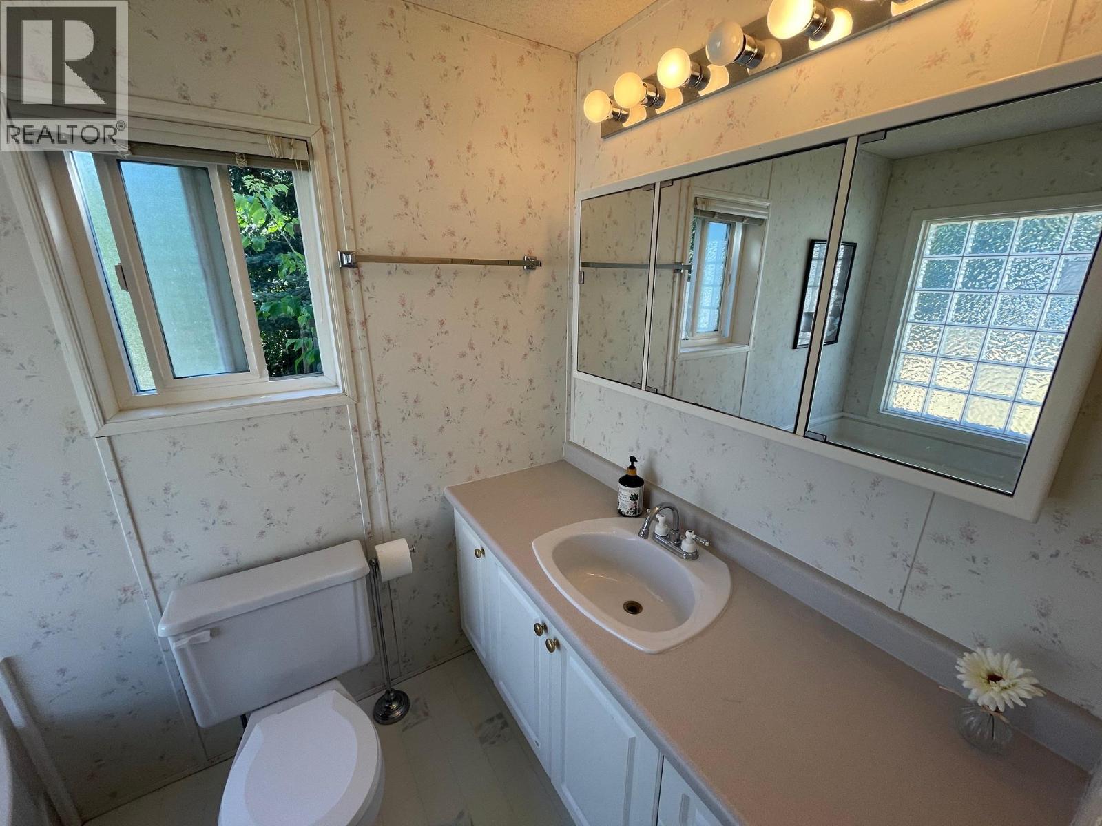 690 COPPER AVENUE N - 19