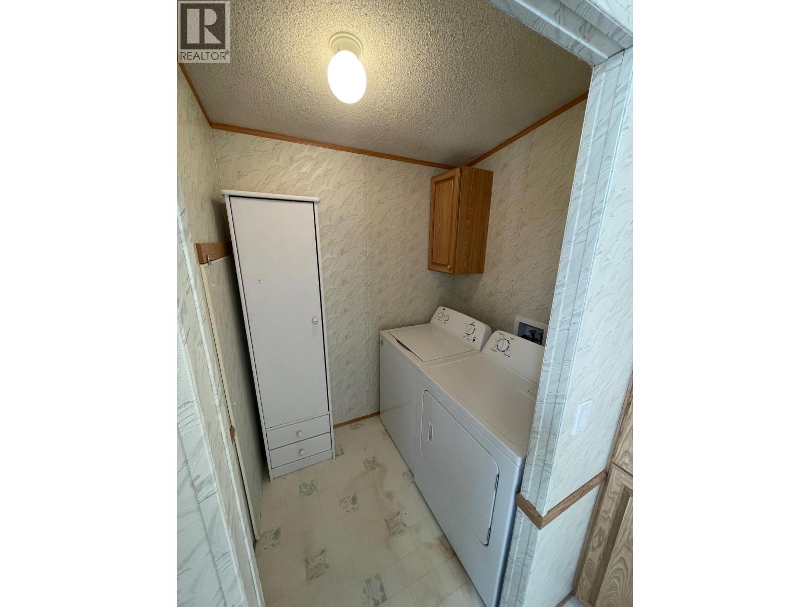 690 COPPER AVENUE N - 30