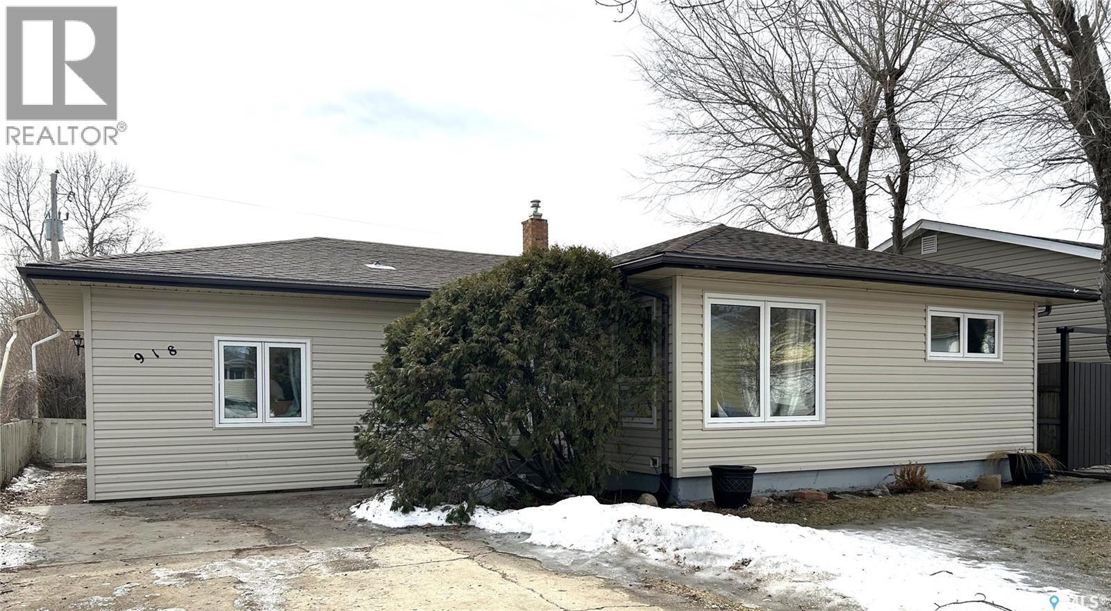 918 Albert STREET - 1