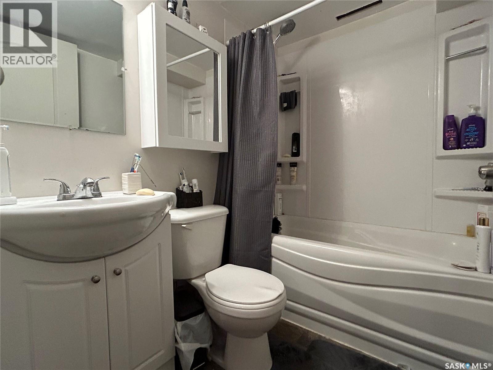 918 Albert STREET - 27