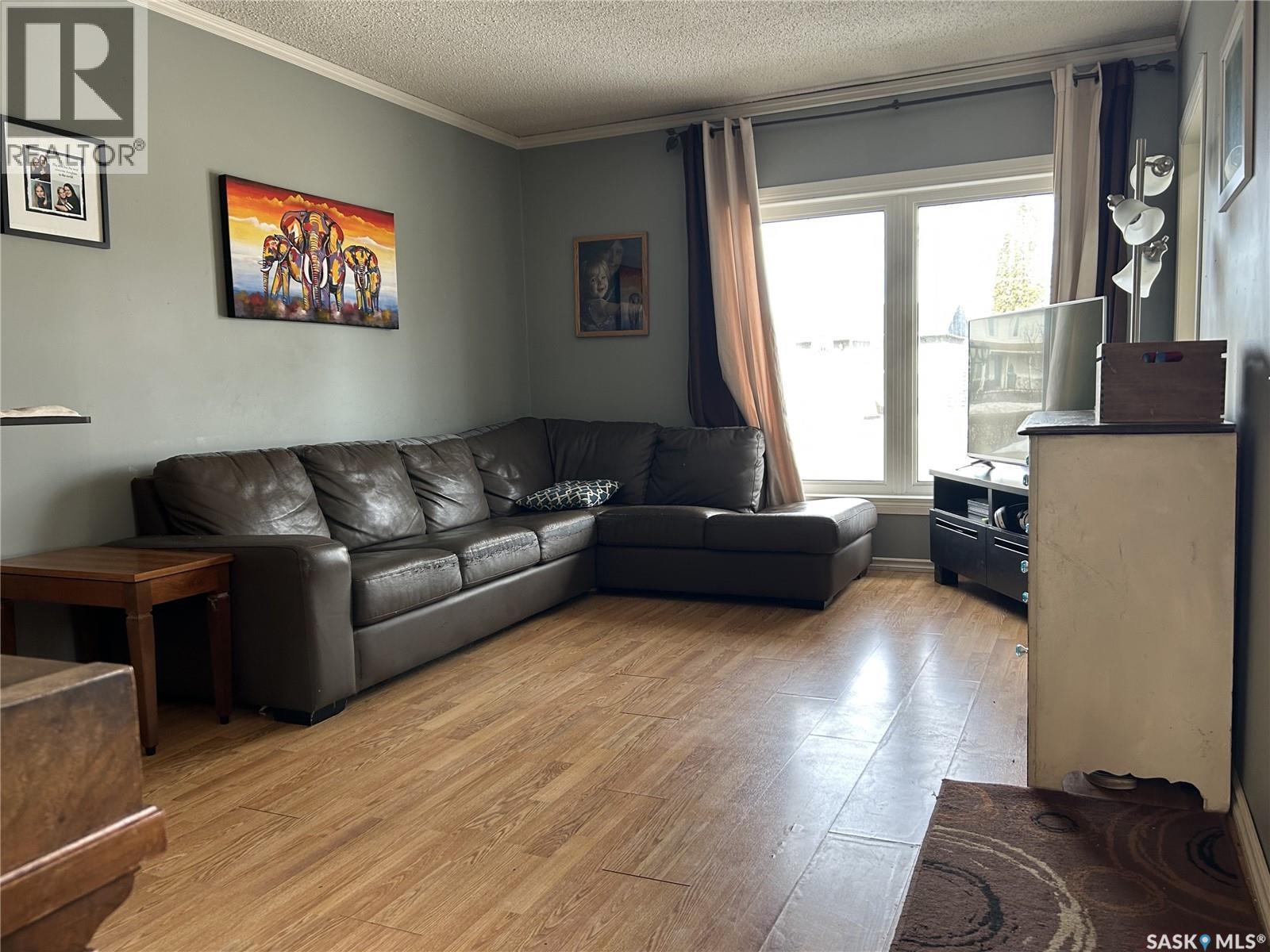 918 Albert STREET - Image 3