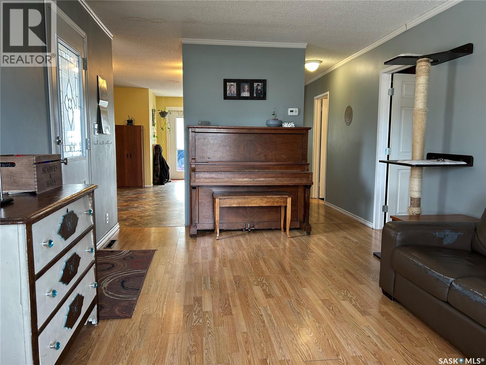 918 Albert STREET - 5