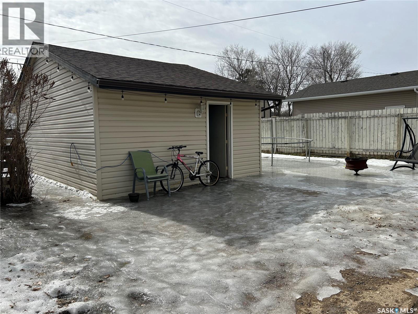 918 Albert STREET - Image 2