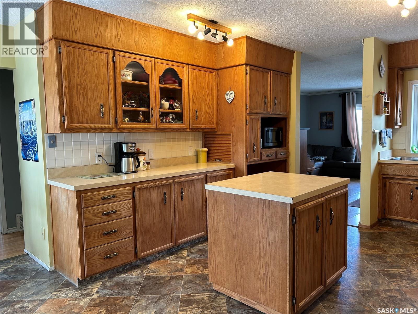 918 Albert STREET - 6