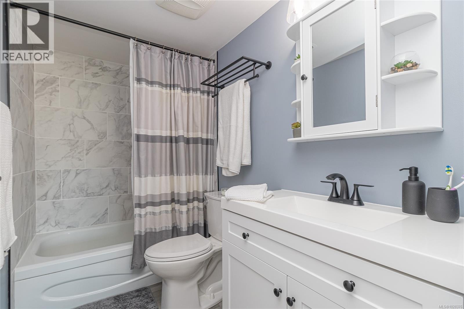 401 924 Cook Street, Victoria