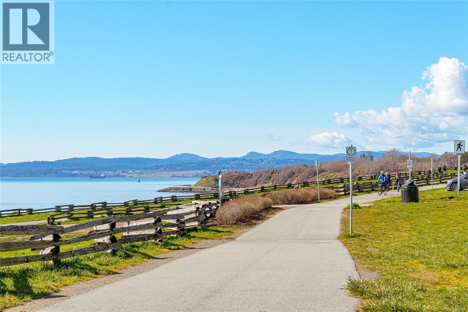 401 924 Cook Street, Victoria