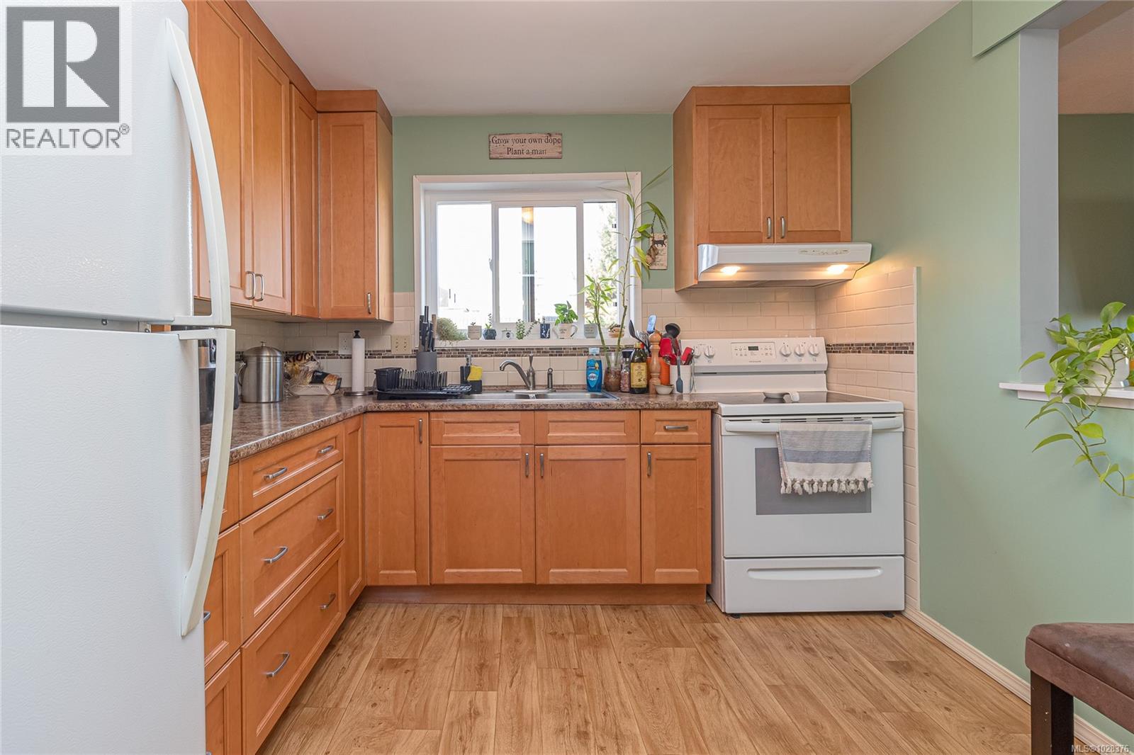 401 924 Cook Street, Victoria