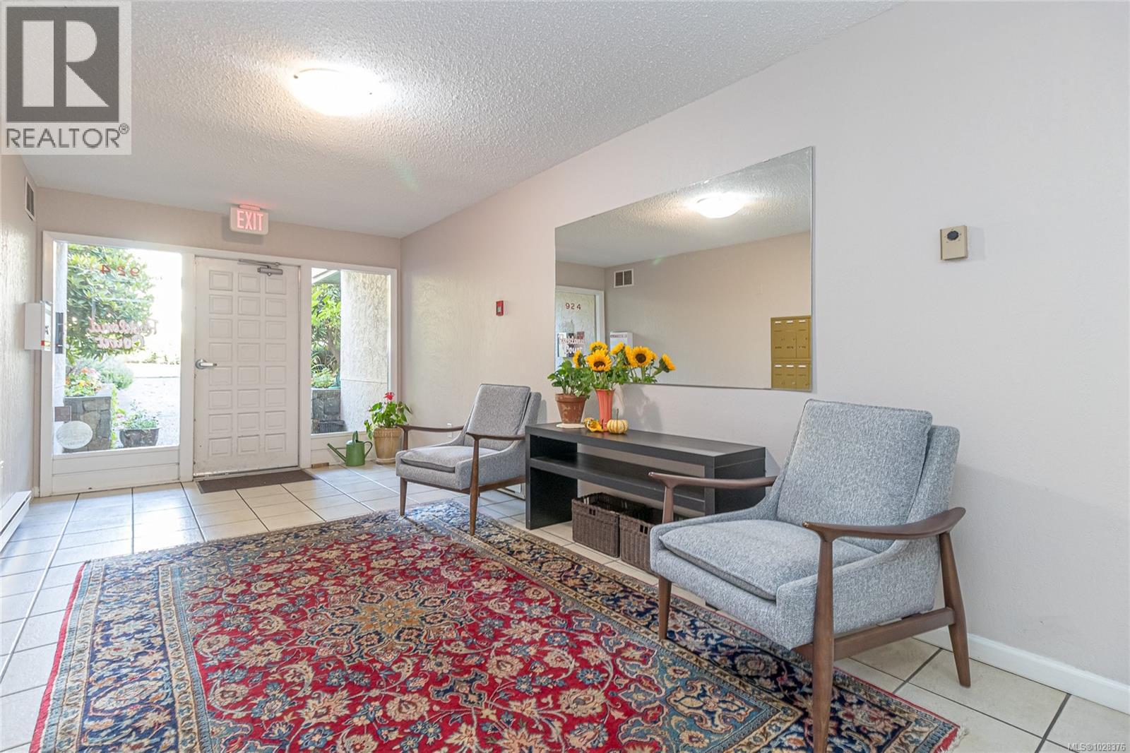 401 924 Cook Street, Victoria