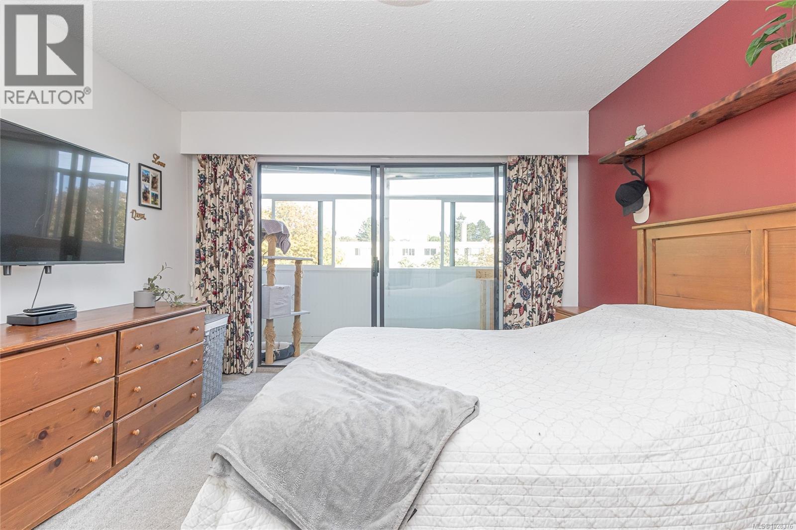 401 924 Cook Street, Victoria