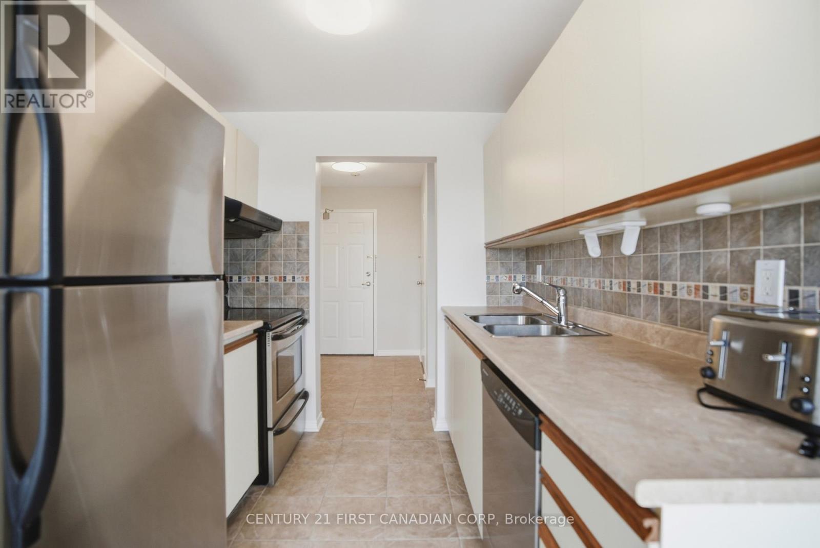 #1008 1600 ADELAIDE STREET N - 16