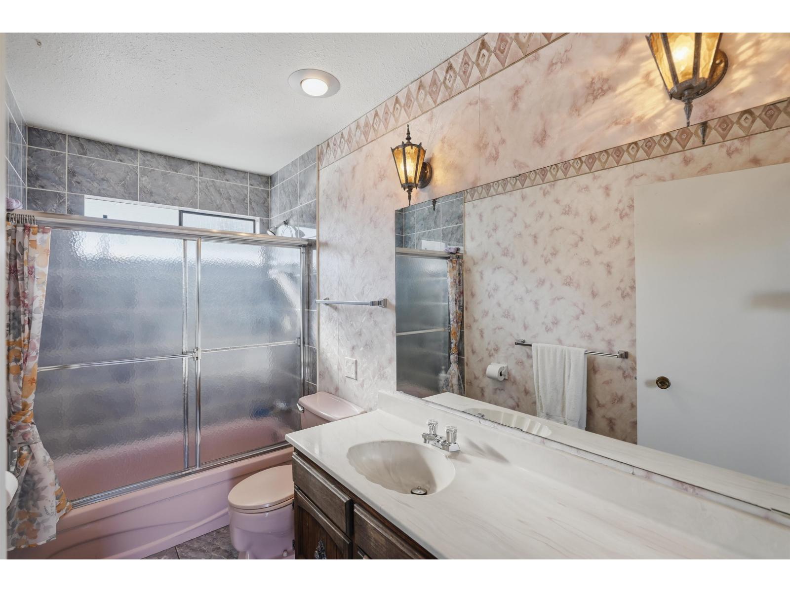 8841 DELMONTE Crescent, Delta