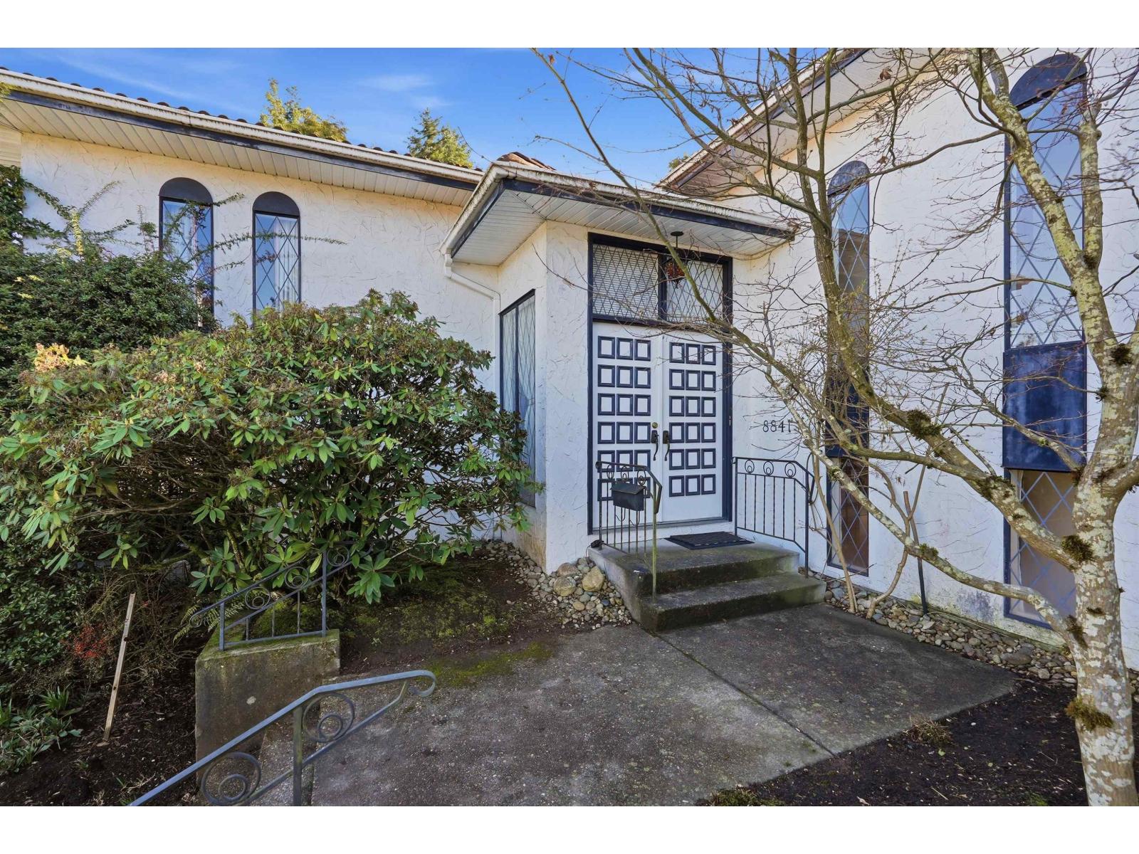 8841 DELMONTE Crescent, Delta