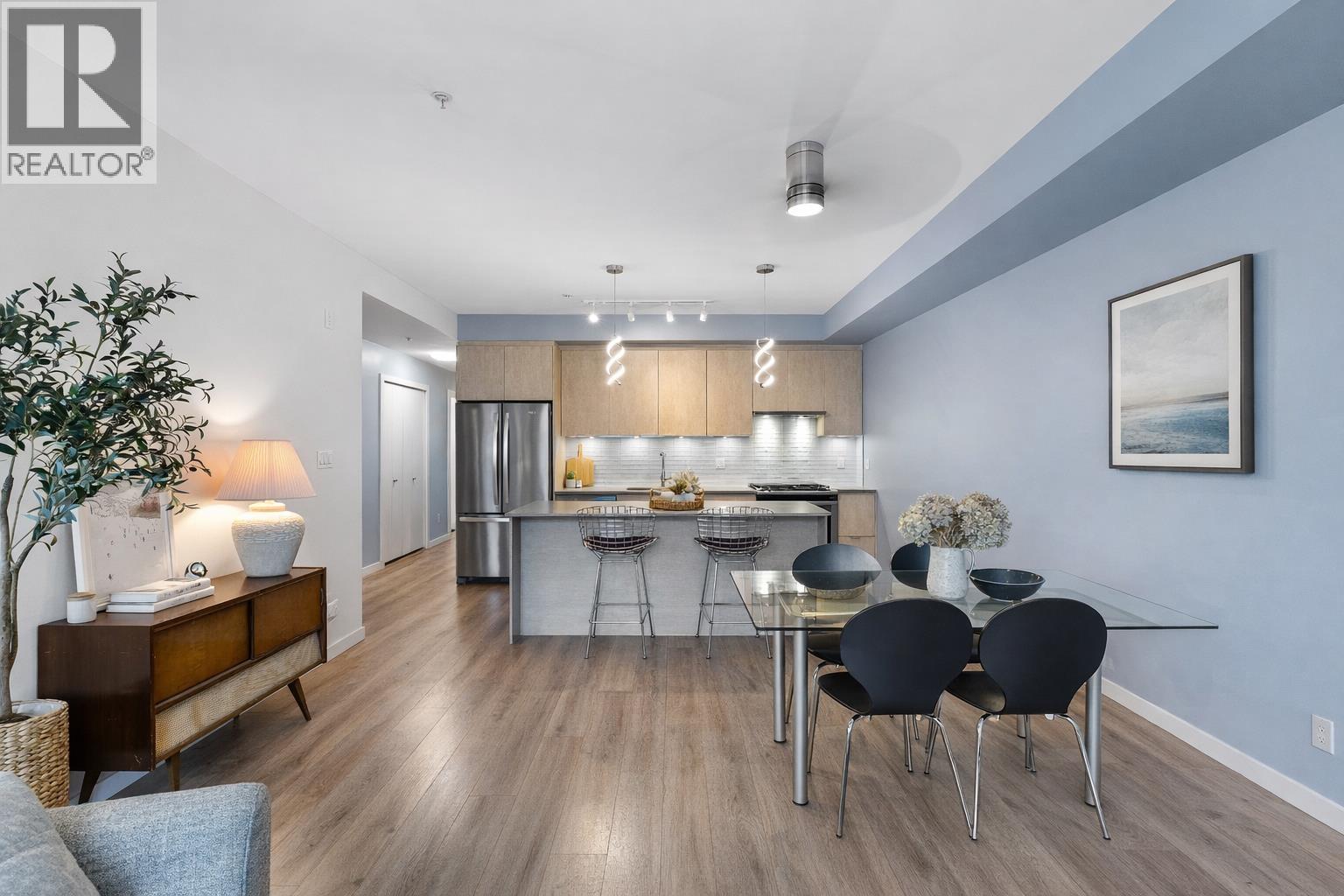 201 38165 CLEVELAND AVENUE, Squamish