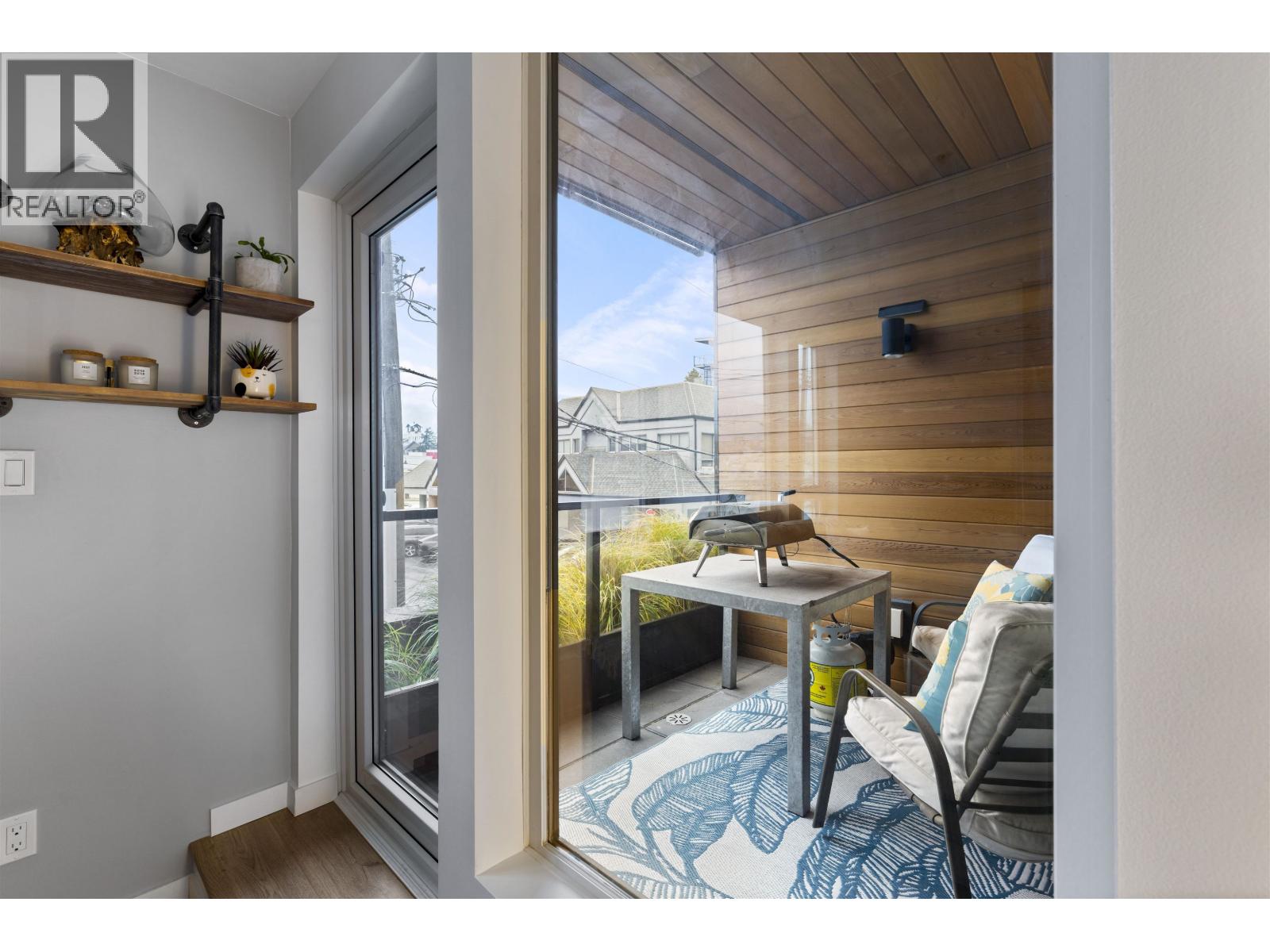 201 38165 CLEVELAND AVENUE, Squamish