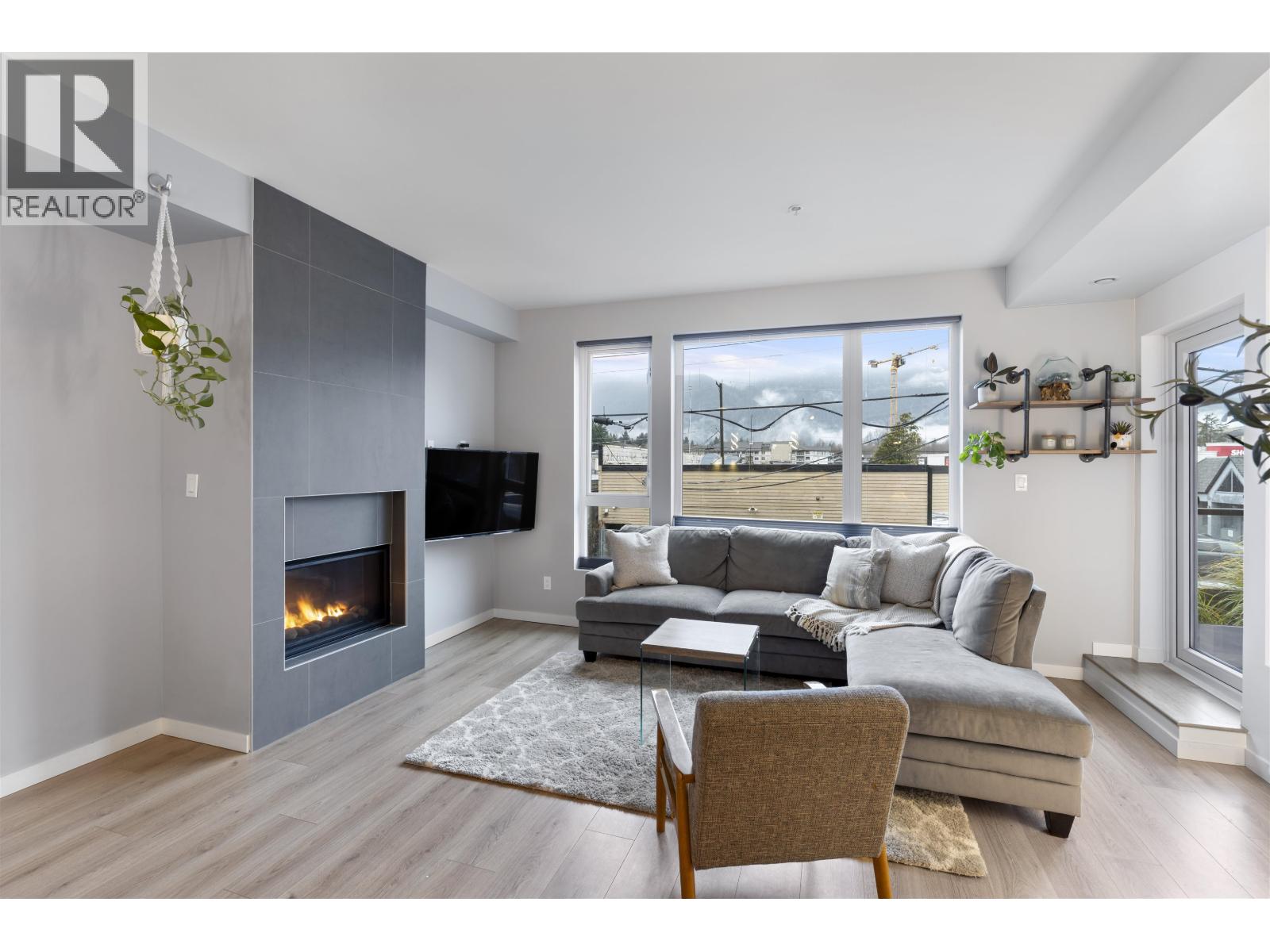 201 38165 CLEVELAND AVENUE, Squamish