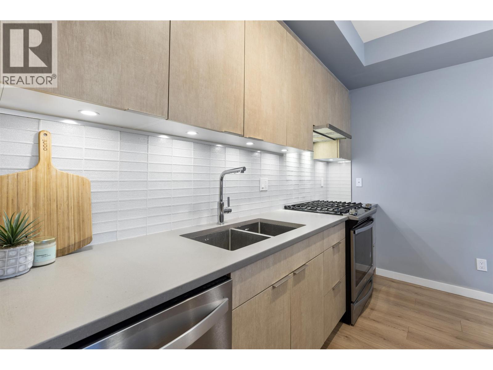 201 38165 CLEVELAND AVENUE, Squamish