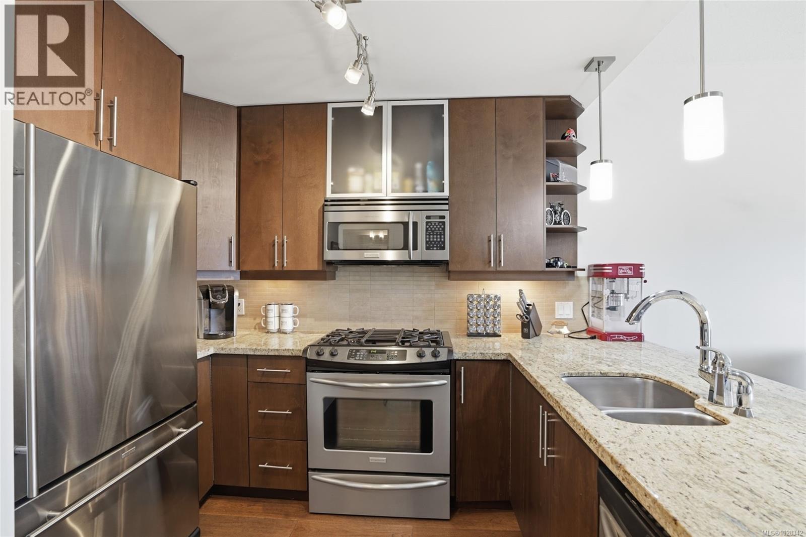 #305 194 Beachside Dr - 15