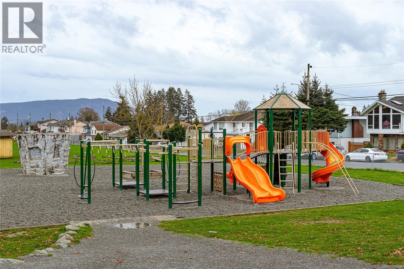 #301 3251 COWICHAN LAKE RD - 37