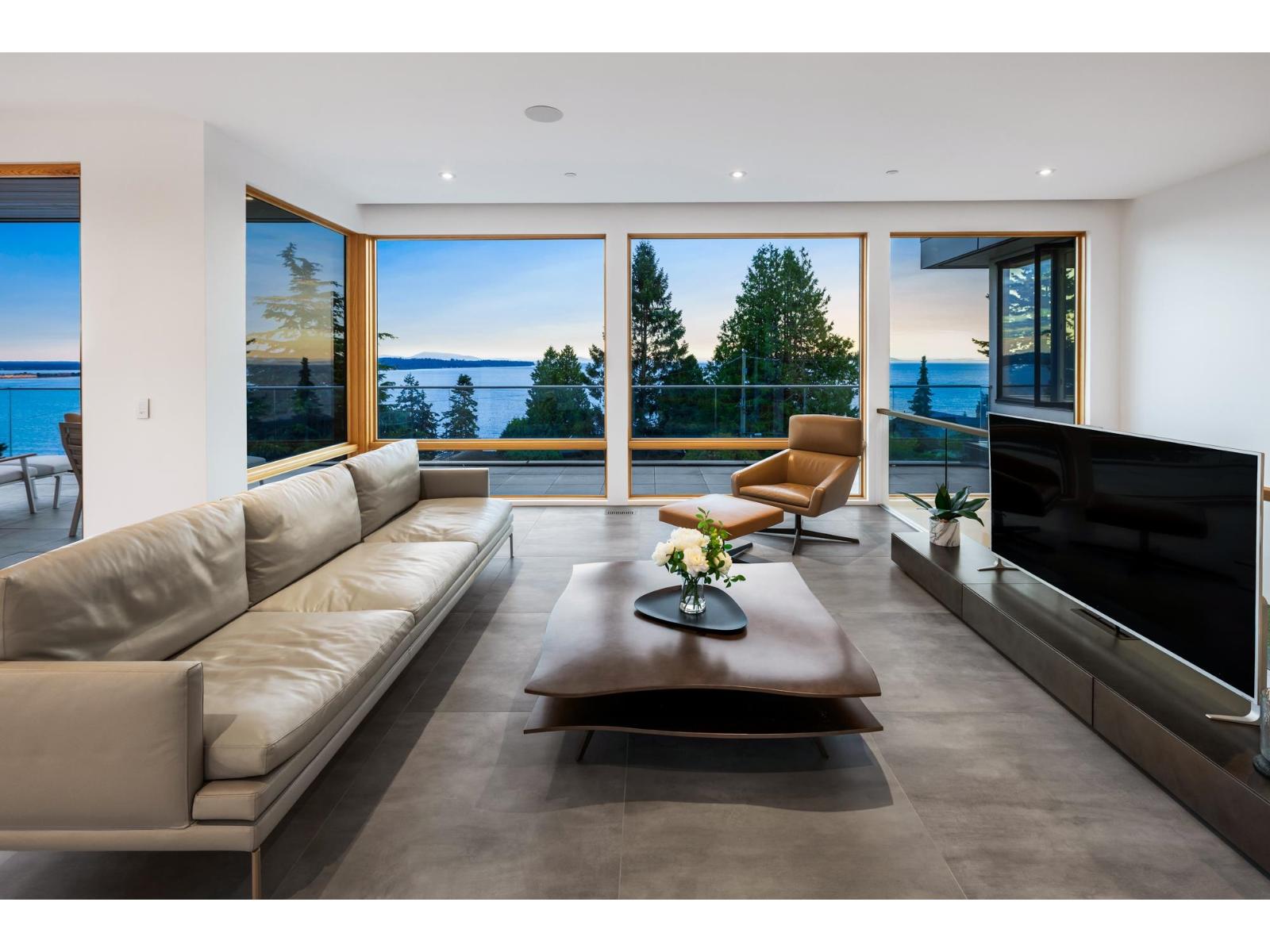 15493 ROYAL AVENUE, White Rock