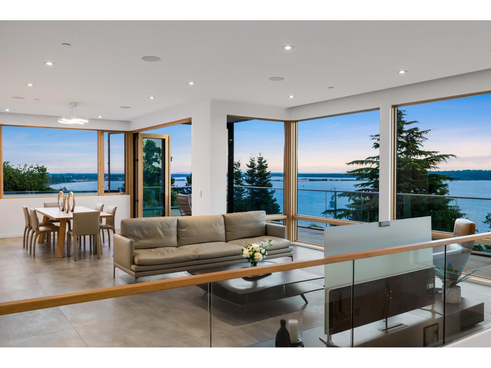 15493 ROYAL AVENUE, White Rock