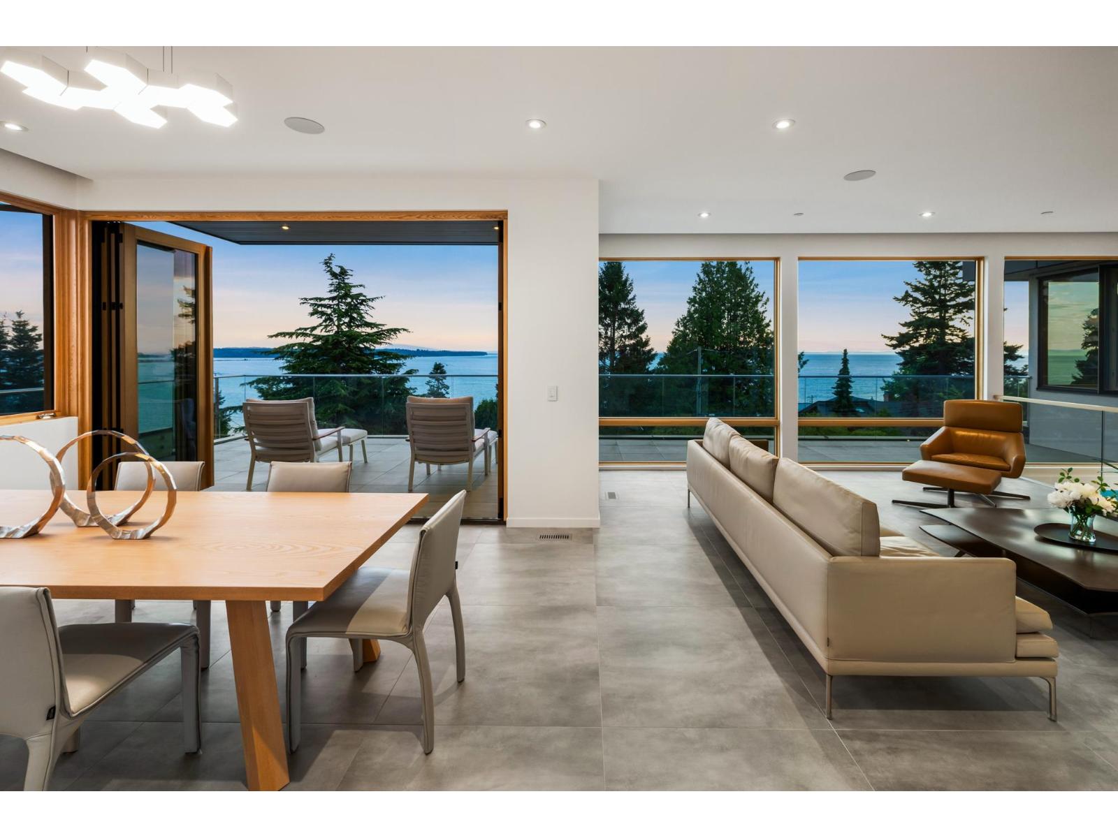 15493 ROYAL AVENUE, White Rock