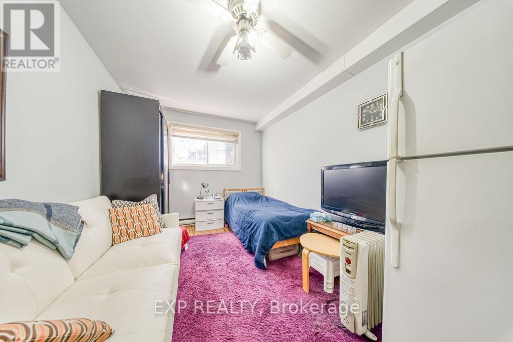 141 ANGUS DRIVE - 33