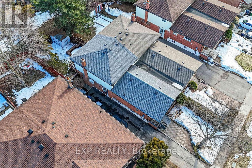 141 ANGUS DRIVE - 44