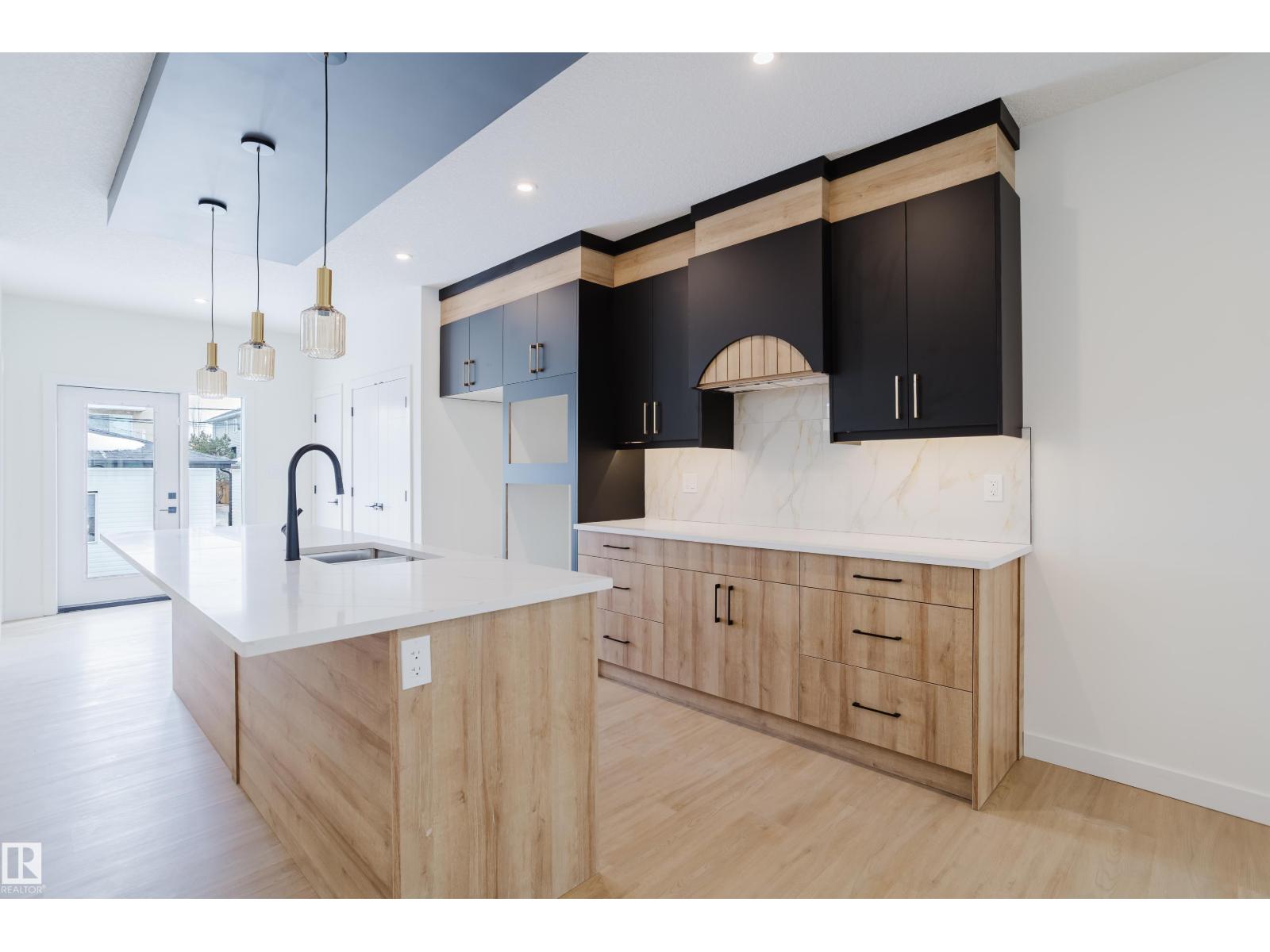 9709 157 ST NW NW - 17