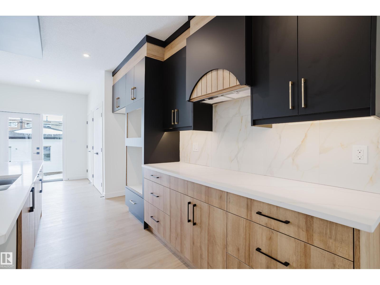 9709 157 ST NW NW - 18