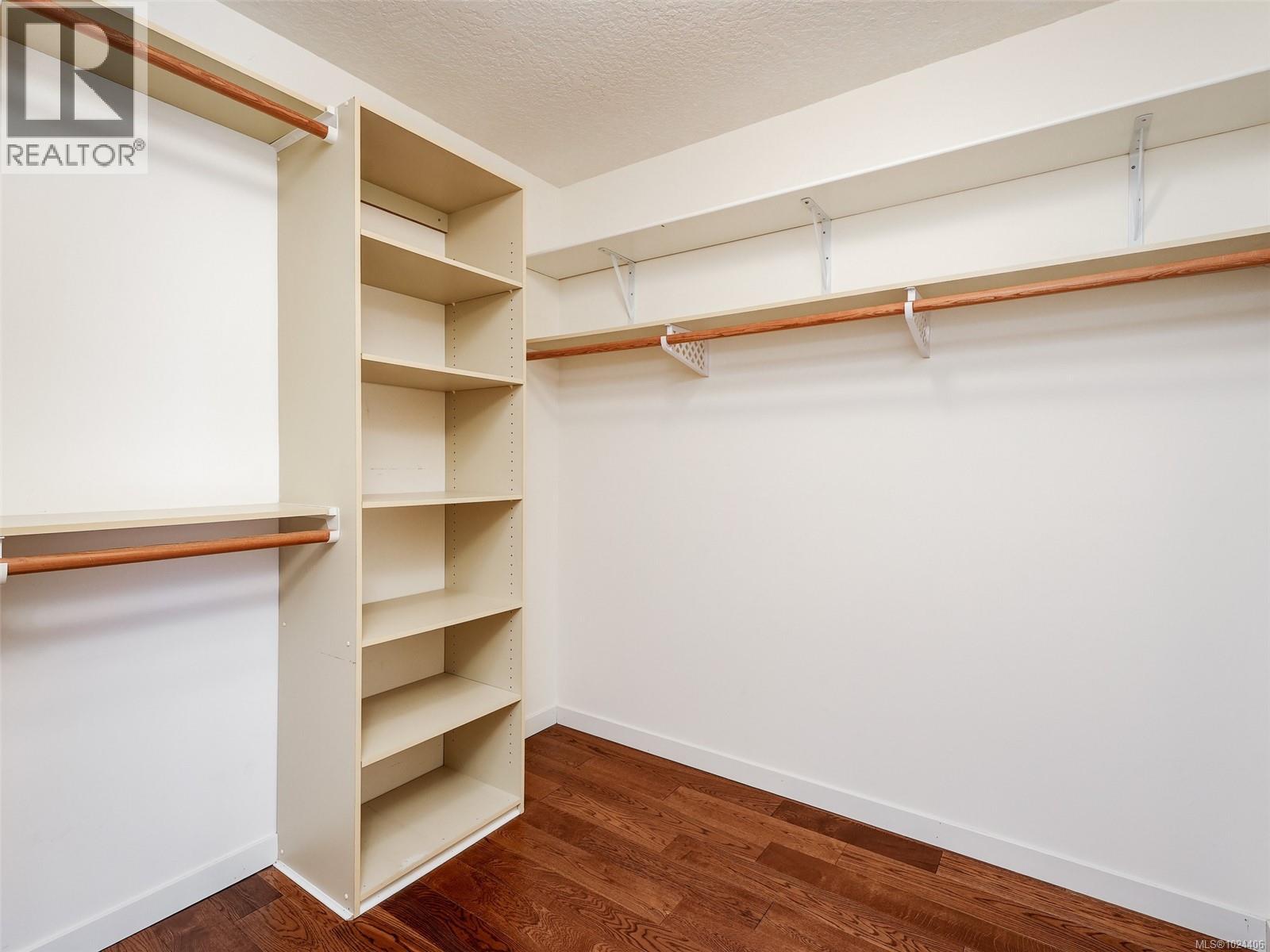 714 6880 Wallace Dr, Central Saanich