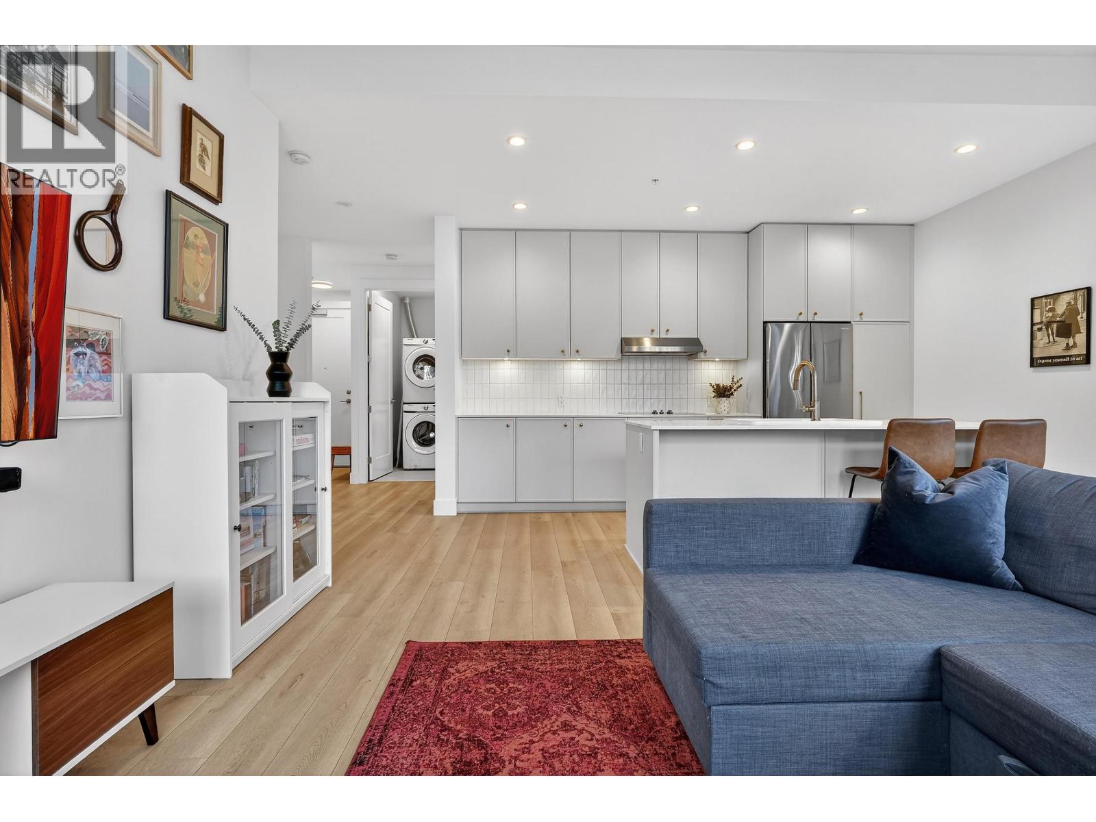 108 708 EDGAR Avenue - photo 2