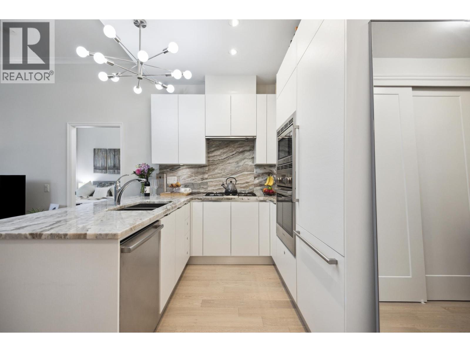 112 185 VICTORY SHIP WAY, North Vancouver