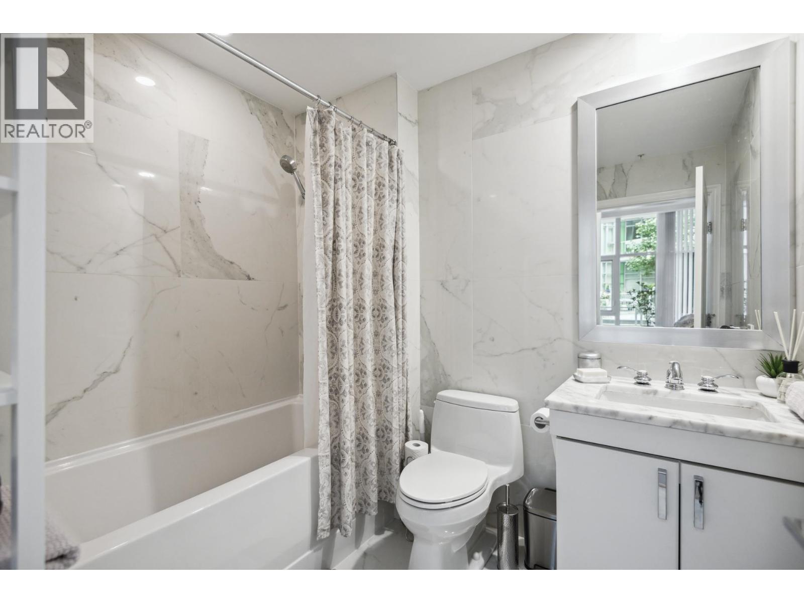 112 185 VICTORY SHIP WAY, North Vancouver