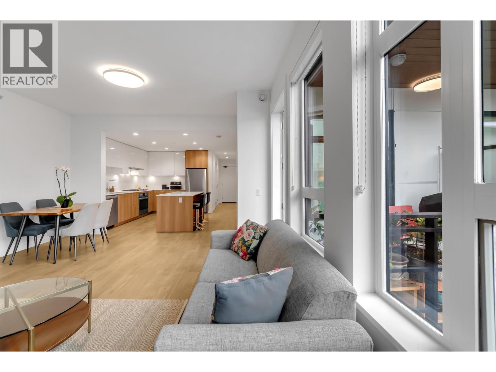 303 715 W 15 STREET, North Vancouver