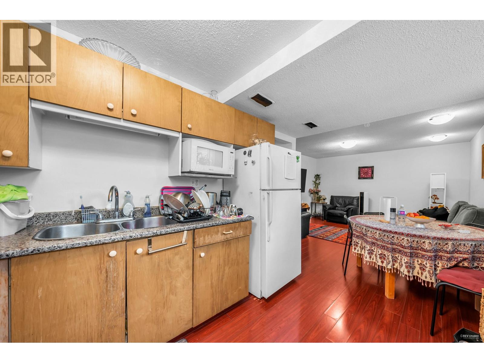 1112 HANSARD CRESCENT