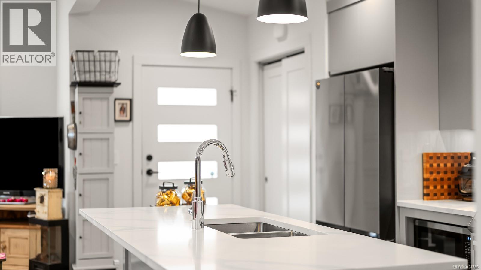 #30 3025 ROYSTON RD - 24