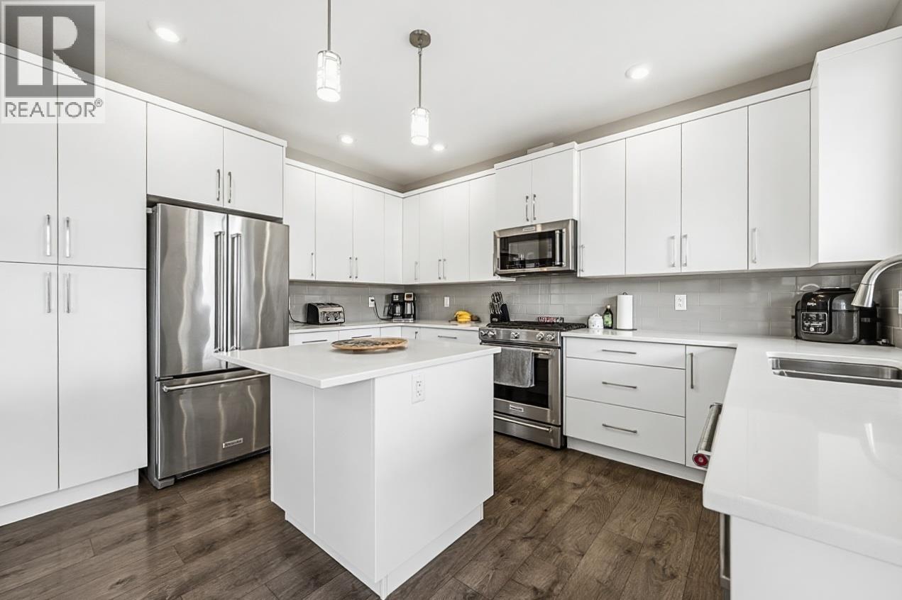 1535 EMERALD Drive - 3