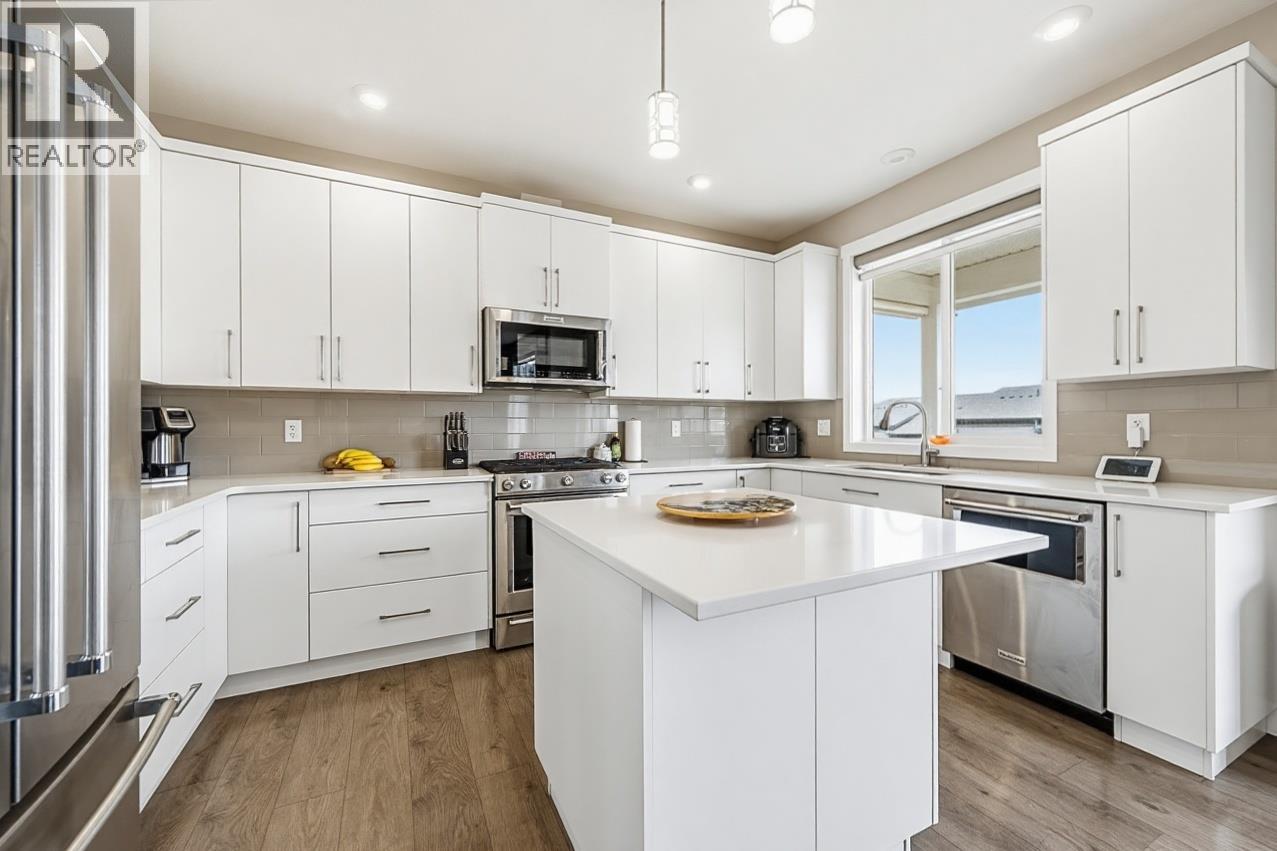 1535 EMERALD Drive - 2
