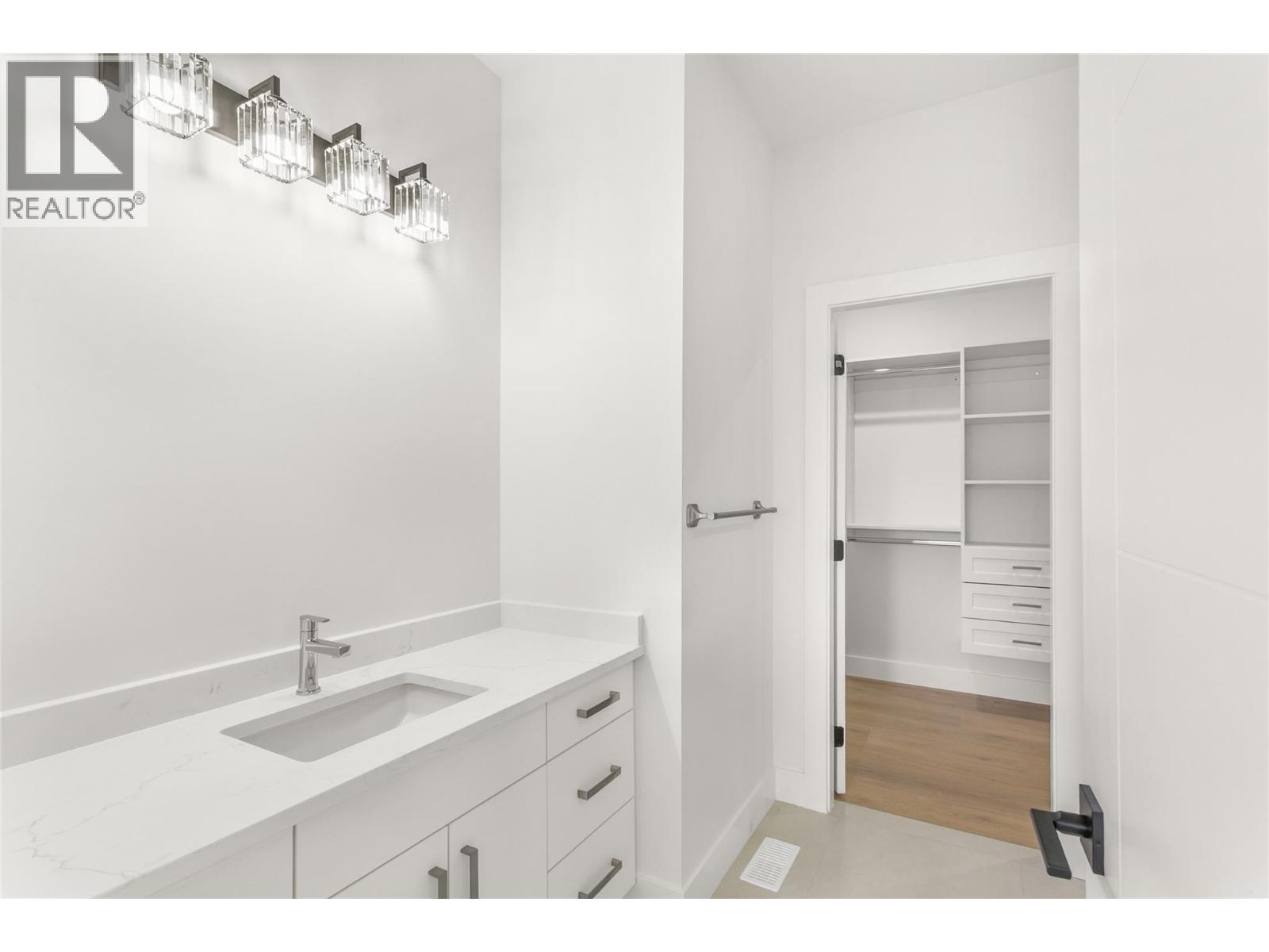 2711 Hewl Road, West Kelowna