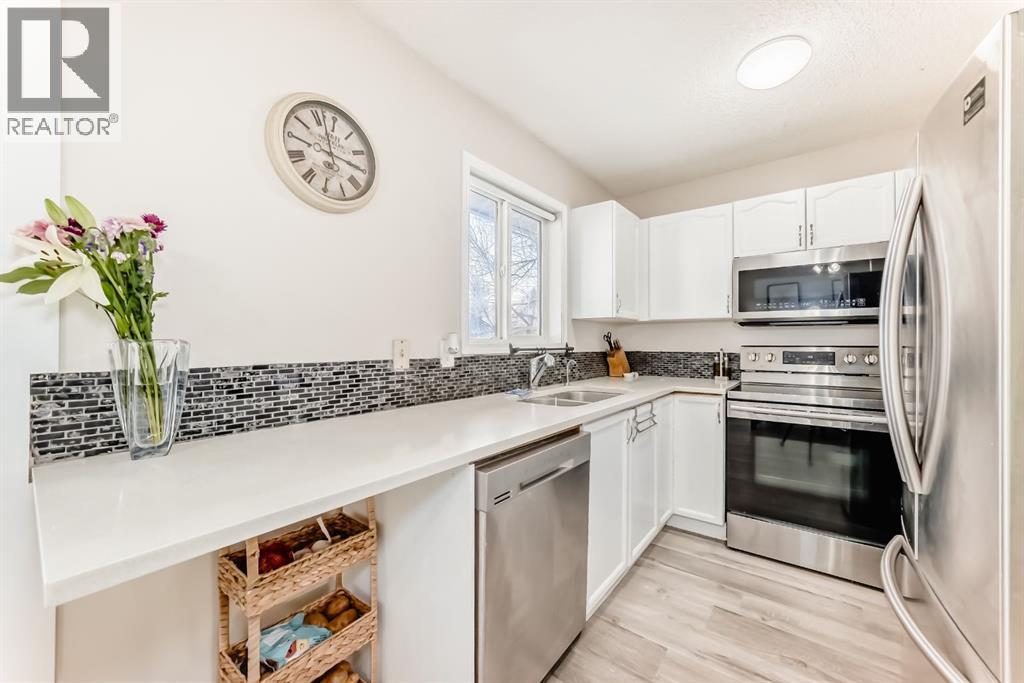 Single Family House for Sale in  Shawbrooke Road SW Shawnessy Calgary 