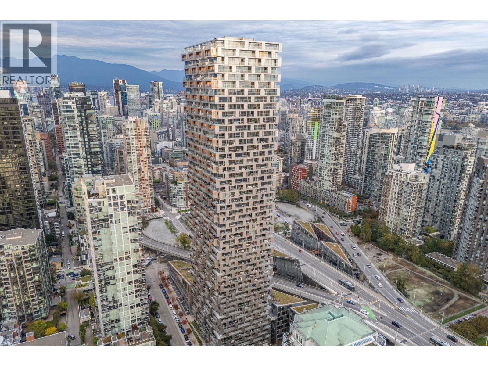 5702 1480 HOWE STREET, Vancouver